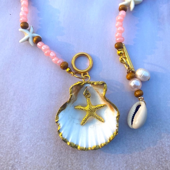 Natural Shell Gilded in Gold Leaf with a Starfish-Freshwater Pearl Boho Necklace - Picture 6 of 8